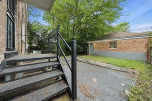 8559 S Phillips Ave, Chicago, IL 60617 - Photo 22