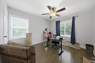 8559 S Phillips Ave, Chicago, IL 60617 - Photo 12