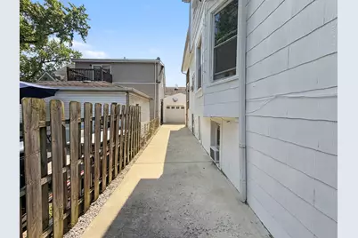 5005 W Eddy Street, Chicago, IL 60641 - Photo 2