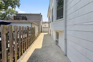 5005 W Eddy St, Chicago, IL 60641 - Photo 2