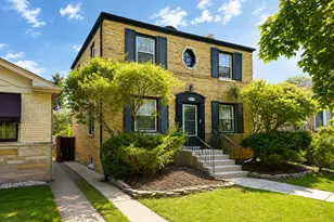 6133 N Karlov Ave, Chicago, IL 60646 - Photo 2