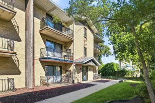 5746 106th St, Chicago Ridge, IL 60415 - Photo 2