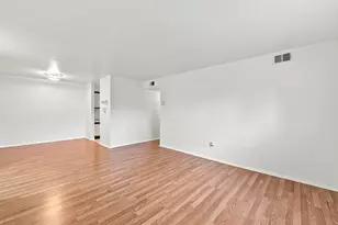 6109 Knoll Wood Rd, Willowbrook, IL 60527 - Photo 8