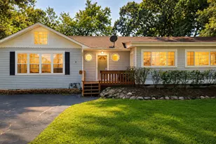 23217 W N Lakewood Ln, Lake Zurich, IL 60047 - Photo 2