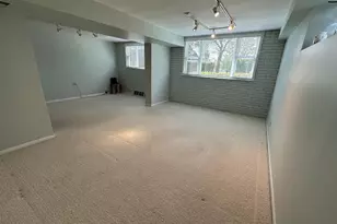 647 N Wilke Rd, Arlington Heights, IL 60005 - Photo 8