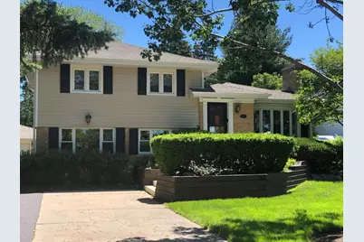 647 N Wilke Road, Arlington Heights, IL 60005 - Photo 1