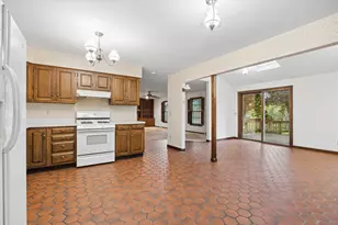 2S730 White Oak Ln, Batavia, IL 60510 - Photo 8