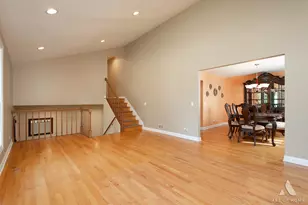 735 Yorkshire Ln, Des Plaines, IL 60016 - Photo 18