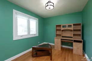 735 Yorkshire Ln, Des Plaines, IL 60016 - Photo 14
