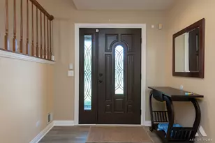735 Yorkshire Ln, Des Plaines, IL 60016 - Photo 2