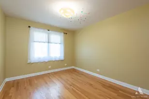 735 Yorkshire Ln, Des Plaines, IL 60016 - Photo 24