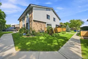8330 Portsmouth Dr, Darien, IL 60561 - Photo 2