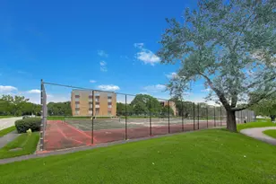 1101 S Hunt Club Dr, Mount Prospect, IL 60056 - Photo 46