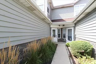 1335 Cranbrook Ct, Schaumburg, IL 60193 - Photo 2