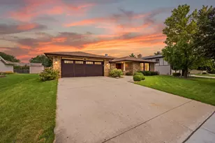 2122 Sherborn Ln, Schaumburg, IL 60193 - Photo 4