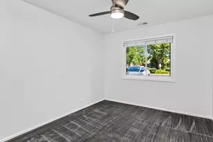 725 W Huntington Commons Rd, Mount Prospect, IL 60056 - Photo 12
