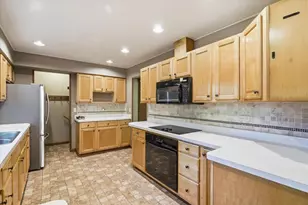 10405 W Ford Ave, Beach Park, IL 60099 - Photo 12
