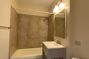 856 W Montrose Ave, Chicago, IL 60613 - Photo 6
