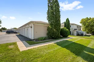 1539 Cornell Pl, Hoffman Estates, IL 60169 - Photo 2