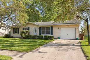476 E 3rd St, Herscher, IL 60941 - Photo 2