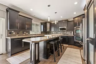 2104 Westover Rd, North Aurora, IL 60542 - Photo 4