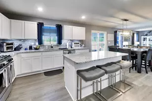 460 E Meadowdale Cir, Hampshire, IL 60140 - Photo 8