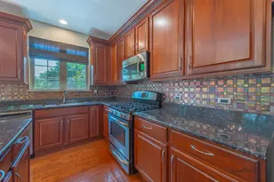 27W708 N Meadowview Dr, Winfield, IL 60190 - Photo 10