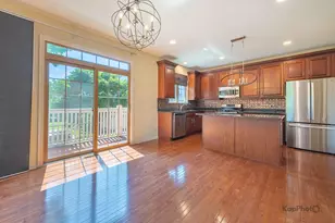 27W708 N Meadowview Dr, Winfield, IL 60190 - Photo 8