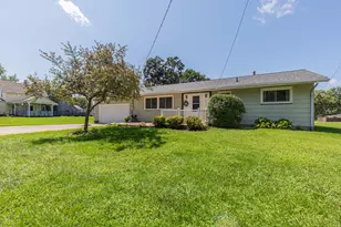 220 N Knox St, Princeton, IL 61356 - Photo 1