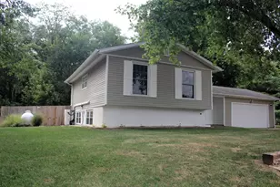3457 Nancy Ln, Clifton, IL 61727 - Photo 2