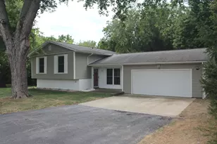 3457 Nancy Ln, Clifton, IL 61727 - Photo 1