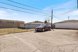 7653 S Roberts Rd, Bridgeview, IL 60455 - Photo 20
