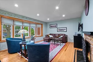 3805 W Jarlath St, Lincolnwood, IL 60712 - Photo 2