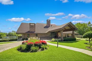 201 Lake Hinsdale Dr, Willowbrook, IL 60527 - Photo 22