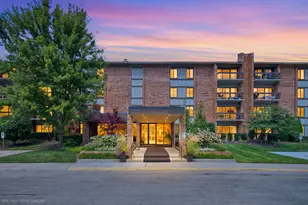 201 Lake Hinsdale Dr, Willowbrook, IL 60527 - Photo 2