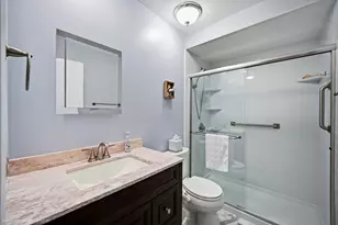 201 Lake Hinsdale Dr, Willowbrook, IL 60527 - Photo 14