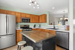 530 Lincoln Station Dr, Oswego, IL 60543 - Photo 8