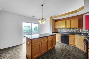 1632 Fredericksburg Ln, Aurora, IL 60503 - Photo 8