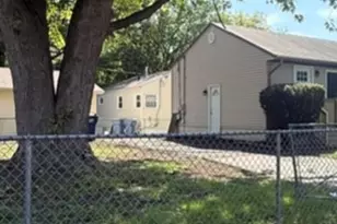 1945 Creek Rd, Waukegan, IL 60087 - Photo 2