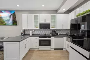 231 E 59th St, Chicago, IL 60637 - Photo 2