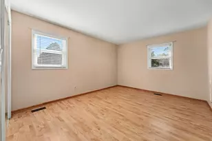 40W630 Atchison Dr, Hampshire, IL 60140 - Photo 8