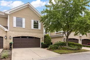 11124 Indian Woods Dr, Indian Head Park, IL 60525 - Photo 2