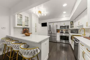 11124 Indian Woods Dr, Indian Head Park, IL 60525 - Photo 8