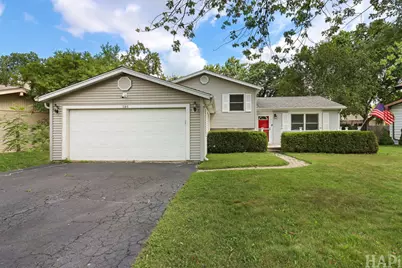 385 Northgate Road, Lindenhurst, IL 60046 - Photo 2