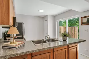 932 Chase Ct, Gurnee, IL 60031 - Photo 8