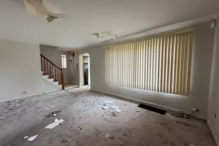 8545 S Euclid Ave, Chicago, IL 60617 - Photo 2