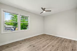 1312 W Oakmont Rd, Hoffman Estates, IL 60169 - Photo 12