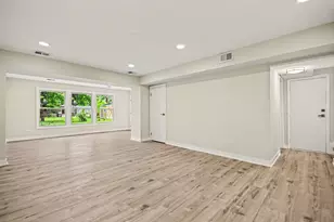 1312 W Oakmont Rd, Hoffman Estates, IL 60169 - Photo 16