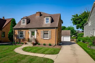 324 N Highview Ave, Elmhurst, IL 60126 - Photo 2