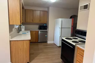 708 Henry St, Peru, IL 61354 - Photo 6